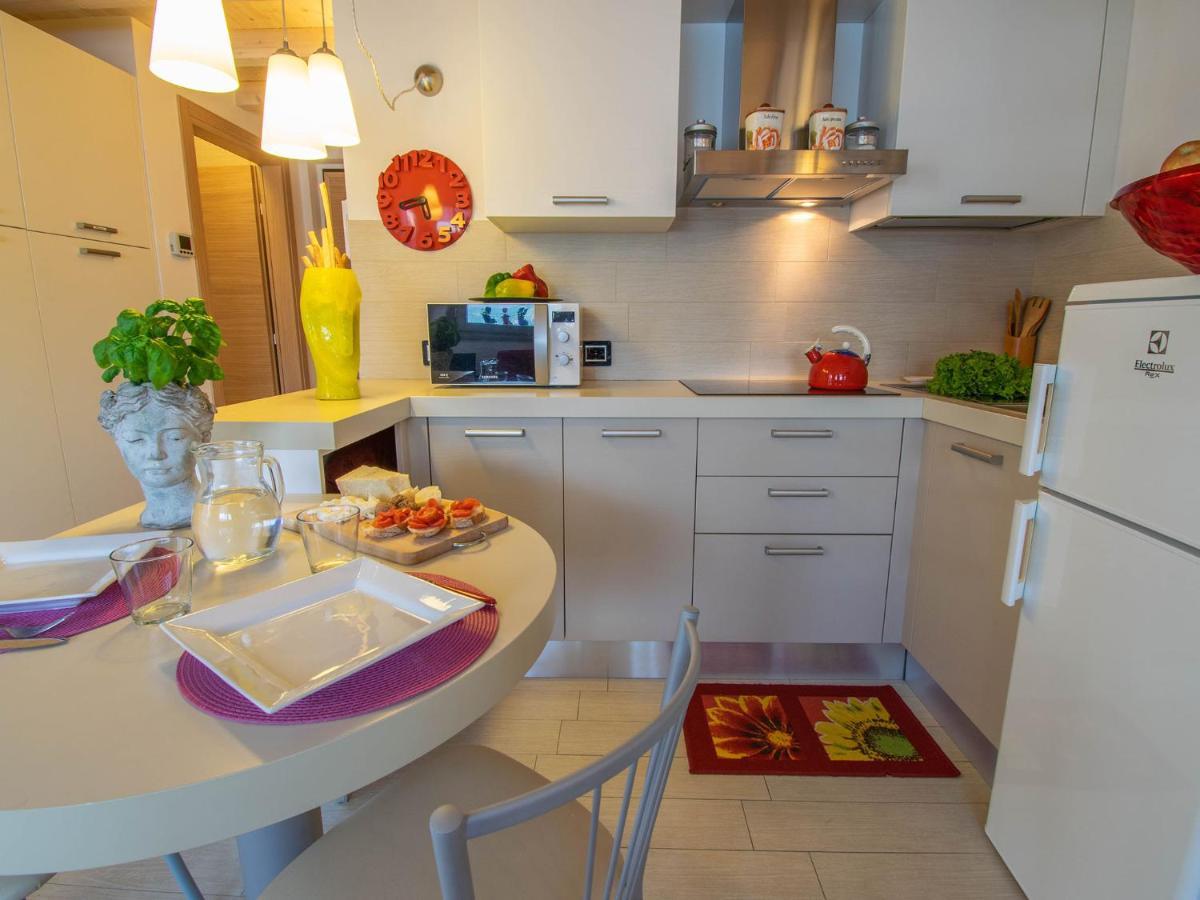 Cherubino - Stunning Lake View With Swimming Pool Parzanica المظهر الخارجي الصورة