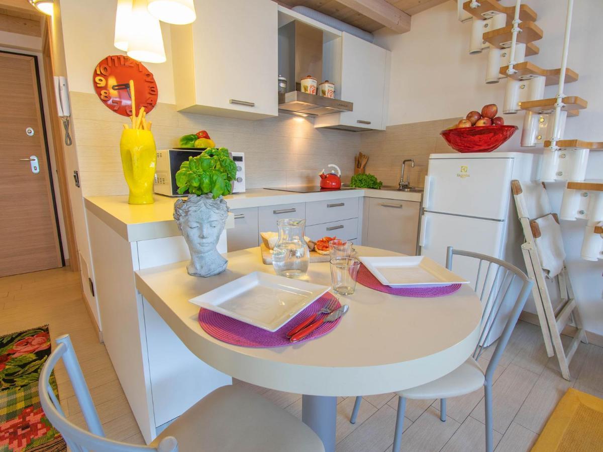 Cherubino - Stunning Lake View With Swimming Pool Parzanica المظهر الخارجي الصورة